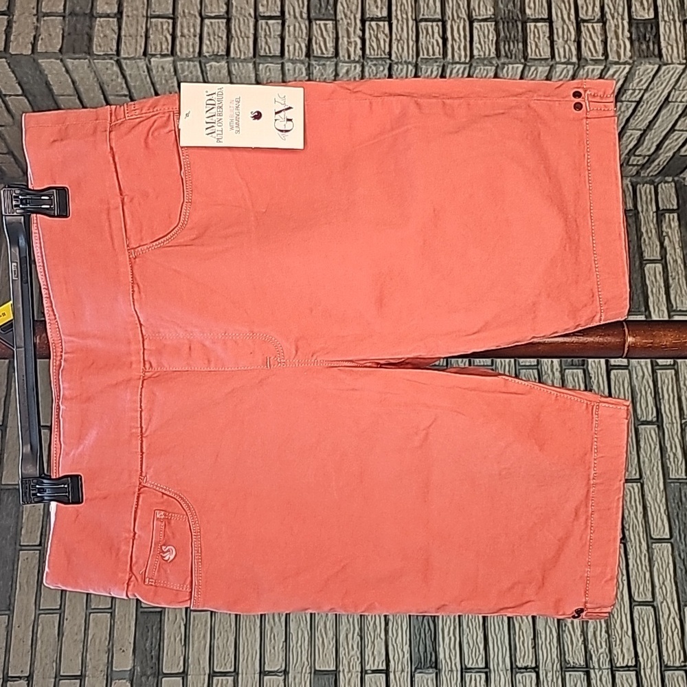 NWT Gloria Vanderbilt All Aroynd Slimming Effect Shorts Sz 16P Coral